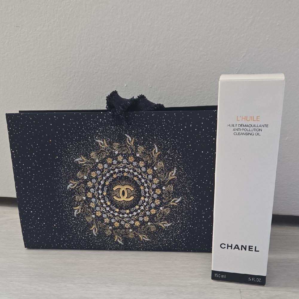 Chanel L'Huile Anti Pollution Cleansing Oil with gift bag